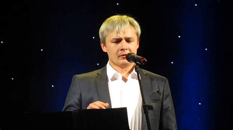 "На заре туманной юности". Поёт Сергей Зыков. - YouTube
