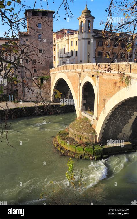 Bridge to Tiber Island (Isola Tiberina), Rome, Italy Stock Photo - Alamy