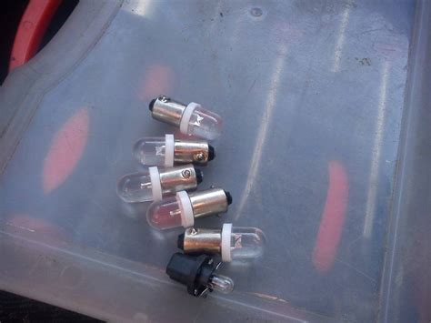 Подсветка приборной панели ВАЗ 2107: какие лампы нужны и как заменить