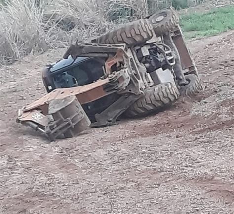 Assaltantes Tombam Trator Ap S Furto Em Fazenda De Piracicaba