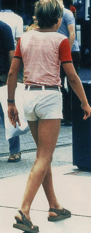 Мальчики в очень коротких шортах - фото 2025 года