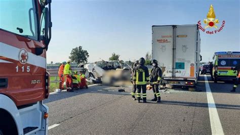 Piacenza Incidente In A Cinque Operai Morti La Repubblica