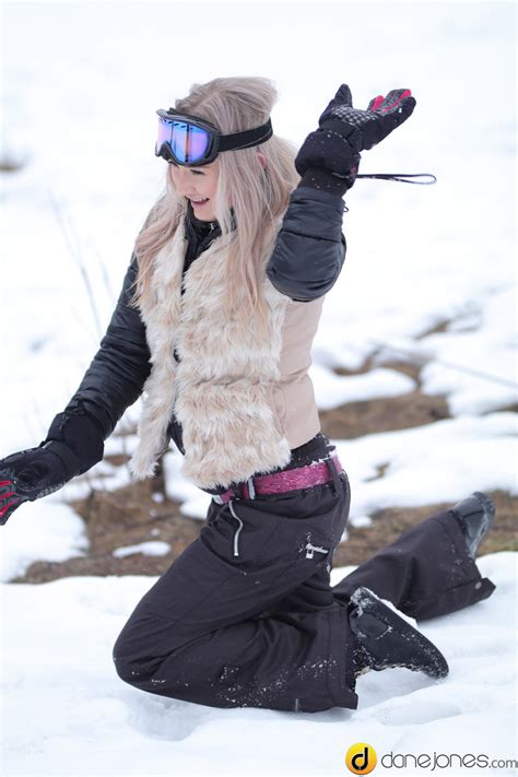 Cayla Lyons Gives A Great Head And Gets Screwed Outdoors Photos Kristof Cale MILF Fox