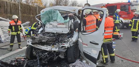 Schwerer Verkehrsunfall Auf Der Autobahn A Kleintransporter F Hrt