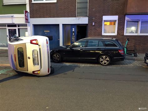 Pol Ppwp Fahrzeug Bleibt Nach Unfall Auf Der Seite Liegen Presseportal