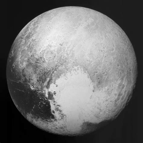 Nasas New Horizons Probe Glimpses Plutos Icy Heart The New York Times