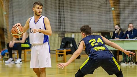 Vaol Szoros Meccsen Szoese Veres G A Radobasket Vend Gek Nt Kapott