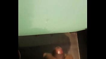 cumming en el baño publico XVIDEOS