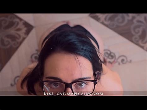 Morena Sexy Juega Con La Polla De Un Vecino Para Hacerse Un Facial Con Gafas XVIDEOS