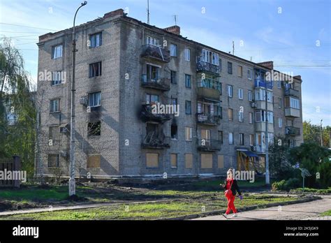 Slowiansk Donezk Ukraine Oktober Eine Frau Kommt An Einem