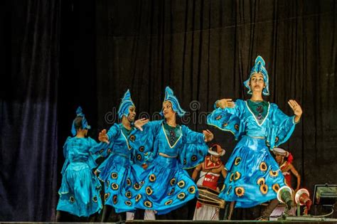 Art and Culture Dancers in Traditional Costume, Kandy Dancers Editorial ...