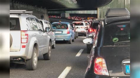 Autostrade Liguria Camion Trancia Cavo In Galleria Sulla A12 Code