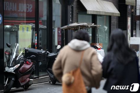 고금리에 허리 휘어진다 자영업자 못갚는 대출 1년새 50 증가 네이트 뉴스