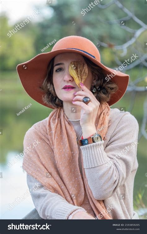3 968 Classic Beauty Female Mature Images Stock Photos Vectors Shutterstock