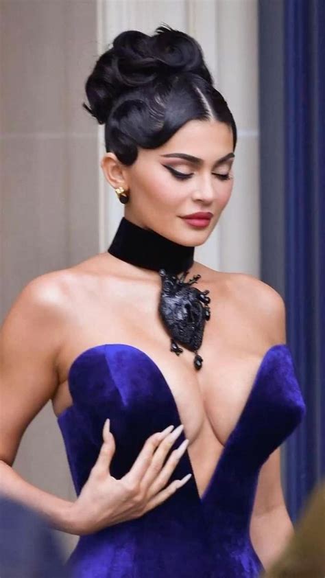 Kylie Jenner In Schiaparelli Blue Velvet Dress Fashion Met Gala Looks