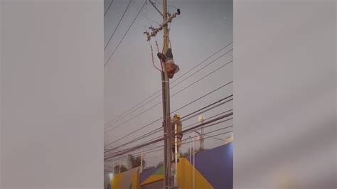 Termin Colgado De Cabeza Entre Unos Cables De Alta Tensi N Pero