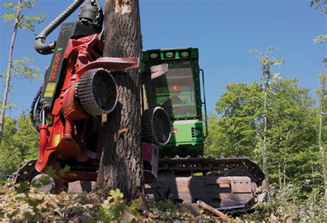 15 Action Shots of the John Deere Forestry Harvester [Image Gallery: ]