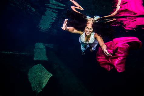 Best Underwater Wedding Pictures - Kristen And Brandon - Sebi Messina