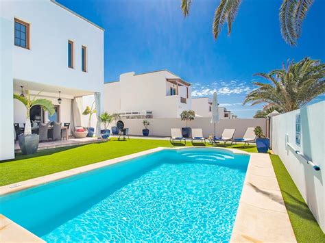 Rent Luxury Villas in Lanzarote