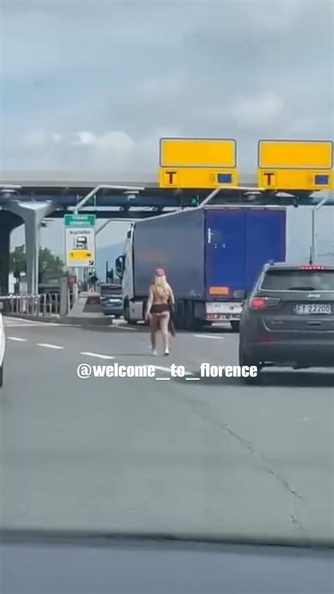 Chica Desnuda En La Autopista Florencia Pisa Frenes En Las Redes Sociales