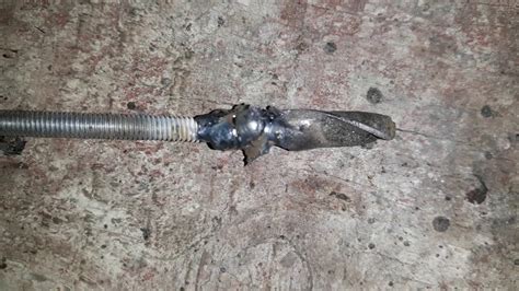 Как высверлить, удалить, извлеч сломаное сверло из отверсьтия в гбц ...