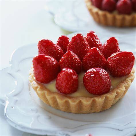 Découvrez la recette Tarte aux fraises à la crème pâtissière sur