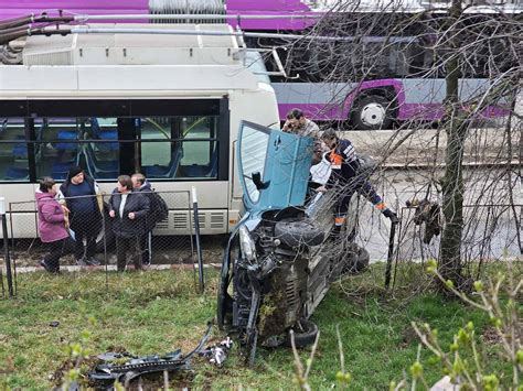 Video Foto Accident Cu Ma In Ntr O Dung C Zut De Pe Podul Ira O