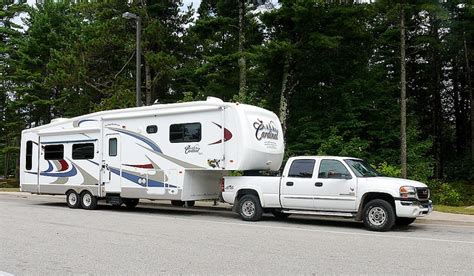 Fifth wheel camper information – with links to manufacturers.