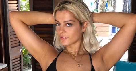 Bebe Rexha Publikon FOTOT Me Veshje Provokuese Nga Tokio