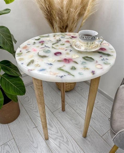 Sheesham Wood Round Epoxy resin side table with real flowers, Without ...