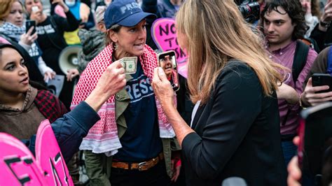 Protesters greet guests at White House correspondents’ dinner – NBC ...