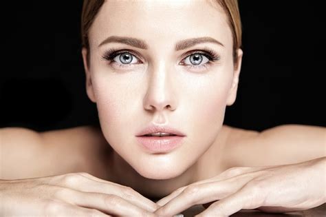 Free Photo Sensual Glamour Beautiful Woman Model With Fresh Daily Makeup With Nude Lips Color