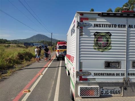 Acidente entre carro e microônibus deixa um morto na Rodovia Jorge Lacerda