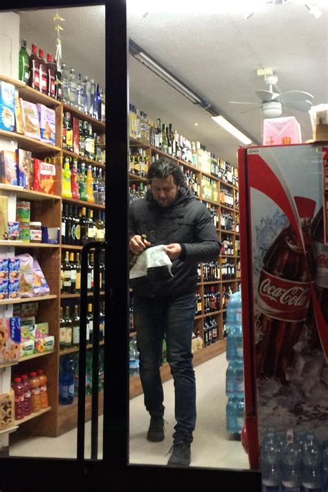 Blitz Dei Vigili Nei Minimarket Maximulte E Licenze Sospese Per La