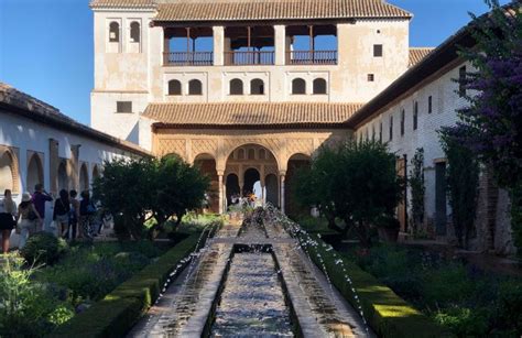 Alhambra tours| Private or very small group tours with tickets [2023]