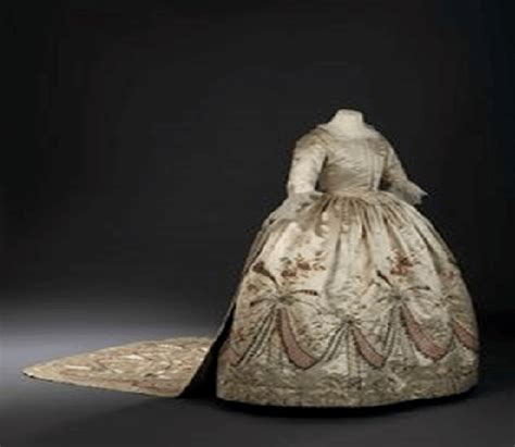 Vestido De Maria Antonieta Exposto No Royal Ontario Museum No Canad