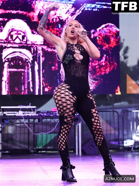Iggy Azalea Sexy Seen Flaunting Her Hot Tits And Ass At The Annual Pride Parade And Festival In
