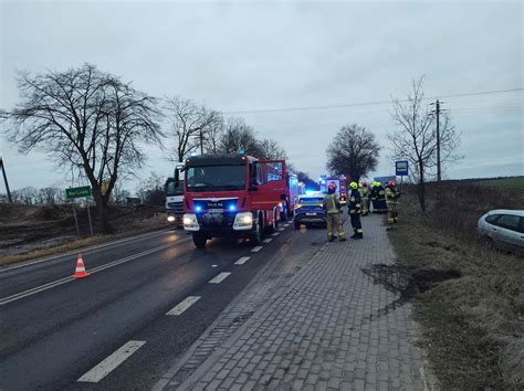 Zdarzenie Drogowe W Rozbitku W Ci Gu Drogi Krajowej Nr Mi Dzych D