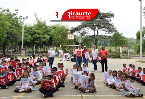 Entrega De Kits Escolares En La Escuela De La Vereda Manuel Sur