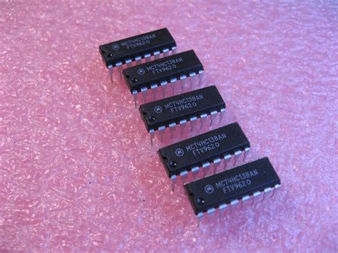 MC74HC138AN Motorola TTL IC Decoder DEMUX 8 Line 74hc138 74138 NOS For