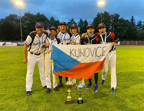 L Nky Z Akc Srp Snails Cz Softball Team Kunovice