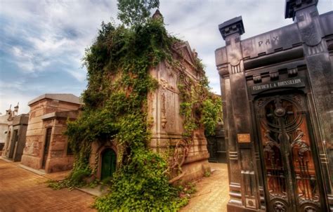 La Recoleta cemetery, Argentina photo on Sunsurfer