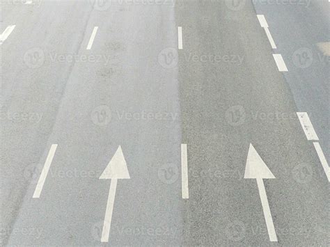 The white painted arrow on the highway for direction. 25166662 Stock ...