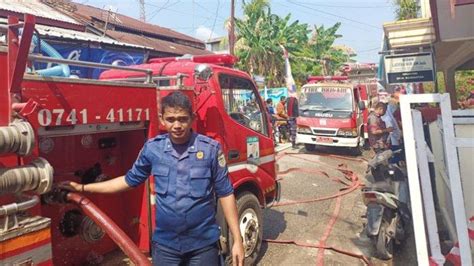 Dinas Pemadam Kebakaran Kota Jambi Sudah Kerahkan 12 Mobil Kebakaran