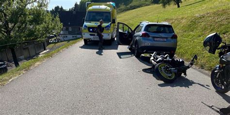 Auffahrunfall in Bächli SG Motorradfahrer 28 unbestimmt verletzt