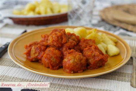 Receta De Albóndigas De Carne Con Salsa De Tomate Casera Y Patatas