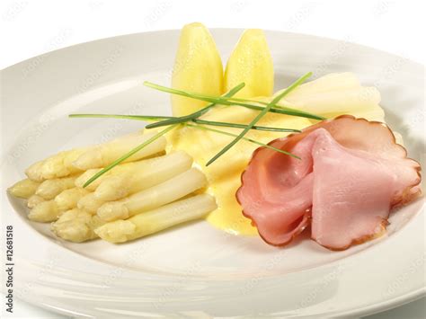 Spargelgericht Wei Er Spargel Mit Gekochtem Schinken Und Sauce