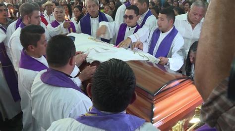 Asesinan A Sacerdote En El Salvador Por No Dejarse Extorsionar Cnn Video