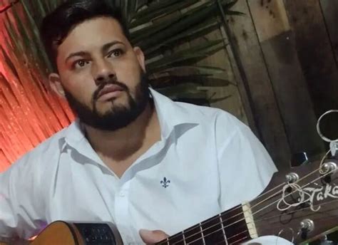 Cantor sertanejo morre em acidente dias após assinar primeiro contrato