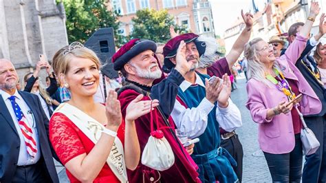 Festumzug zur 145 Mühlhäuser Stadtkirmes zeigt Kirmesliebe Trotzköpfe